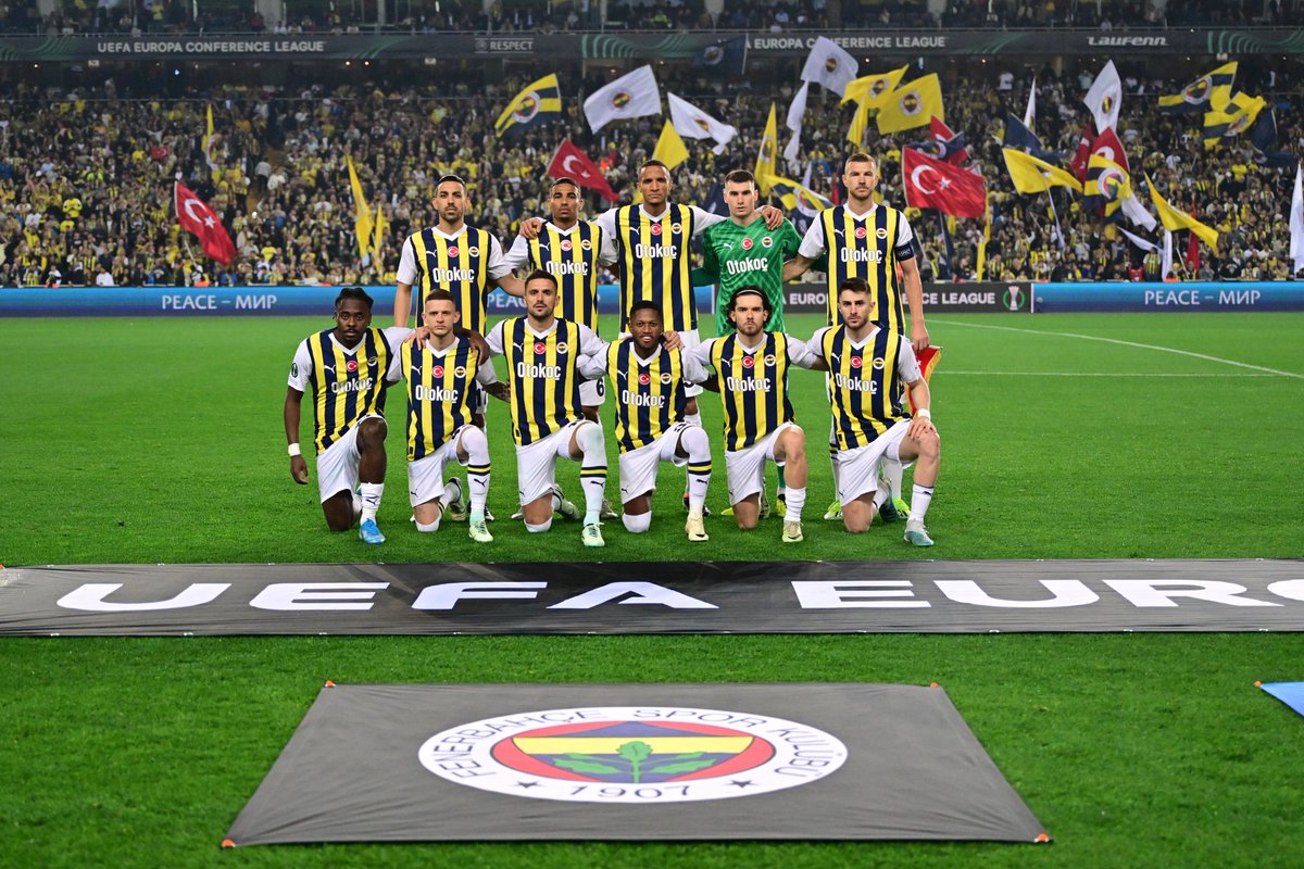 Fenerbahçeli futbolcular şampiyonluk yemini etti. (Sabah)