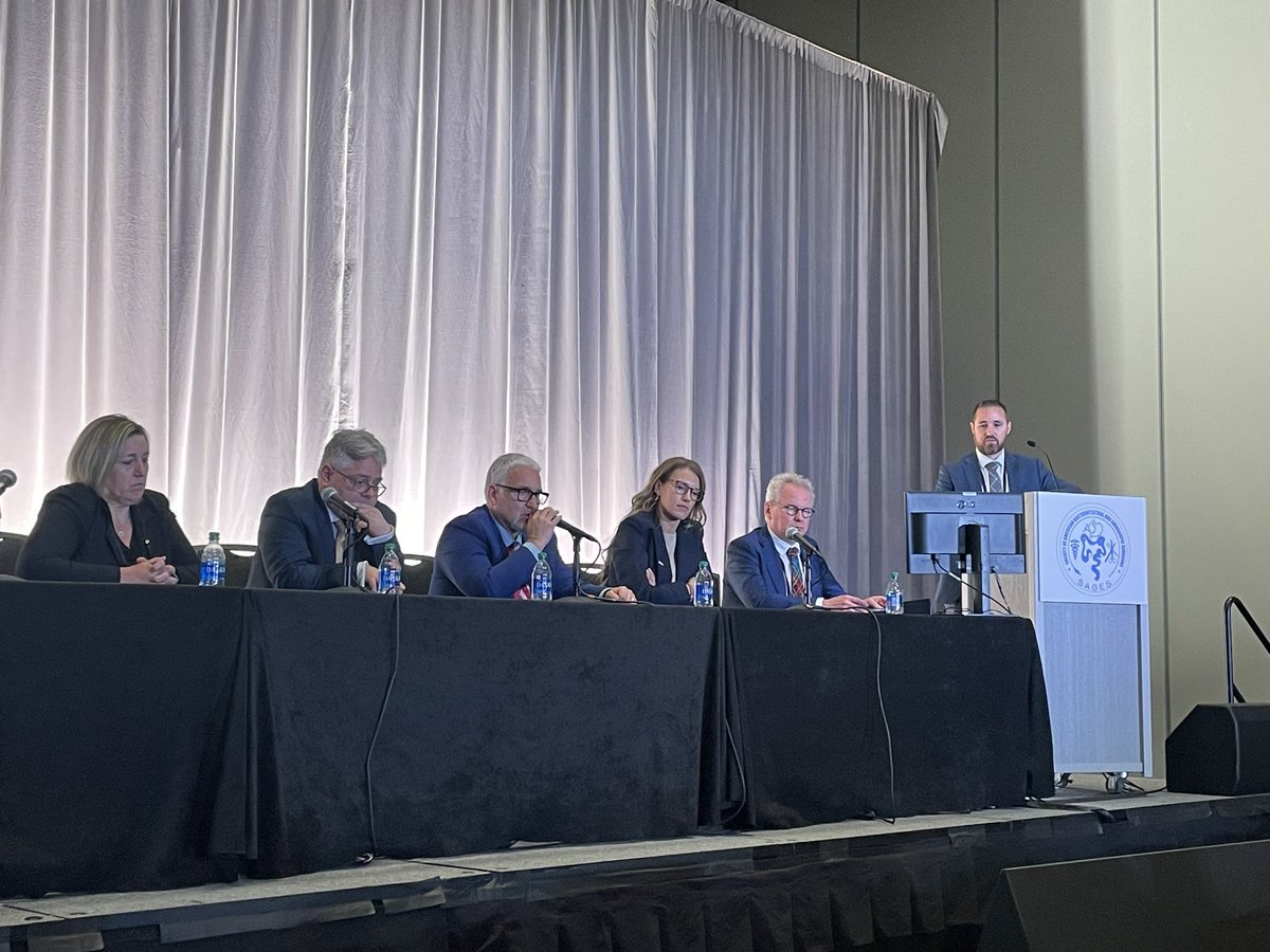 The Challenging Hernia Repairs session is great: - flank and perineal hernia repairs @RyanJuza - staging hernia repair with fistula takedowns, Dr Heidi Miller - sternal hernias @FilipMuysoms - redo TAR @NovitskyYuri - parastomal hernias @Neil_J_Smart - repair in the obese