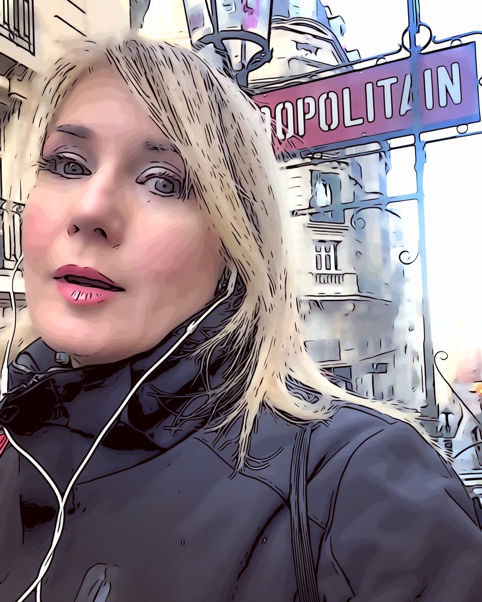 The best way to travel in Paris : the famous underground ! #ratp #veronicaantonelli #metro #metropolitain #Paris #spring #Paris #JOP2024 #Paris2024 #woman #parisian