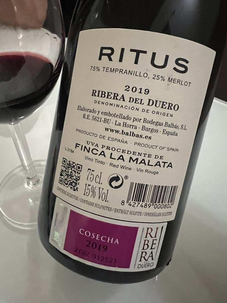 joseipb77's tweet photo. RITUS 2019
75% Tempra 15% Merlot
👏👏👏👏👏👏👏👏👏👏👏🍷🤩
Espectacular🙌
#vino #españa #riberadelduero #balbas #fincalamalata #lahorra #burgos #vinrouge #vinotinto https://t.co/4ADssBTmbq
