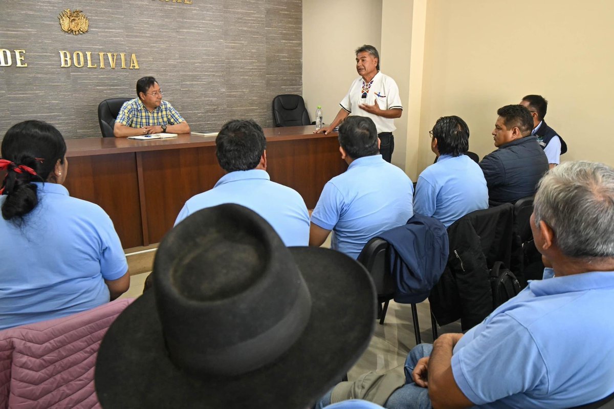 En una importante reunión con las y los hermanos de la Federación Departamental Cochabambina de Organizaciones de Regantes, ratificamos nuestra unidad monolítica en torno al Proceso de Cambio, la democracia y la Industrialización con Sustitución de Importaciones rumbo a nuestro