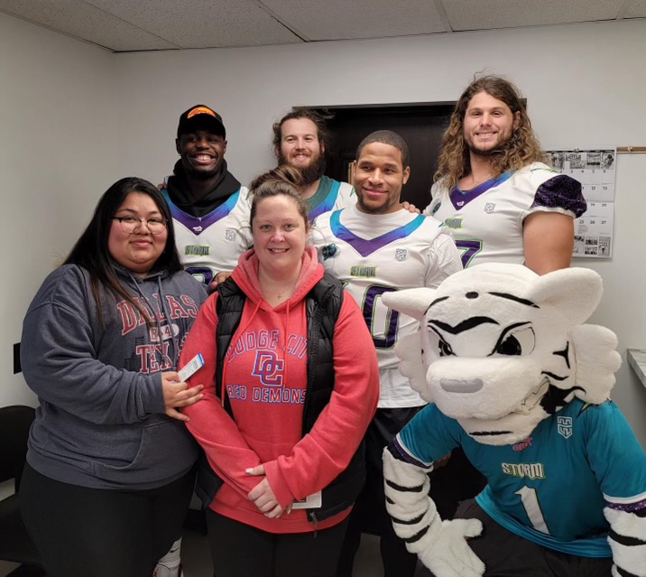 Your Southwest Kansas Storm took advantage of it being cold outside and spent some time inside the buildings of Dodge City Public Schools. Thunder was accompanied by four of our players as they visited several buildings around USD 443 giving away tickets!