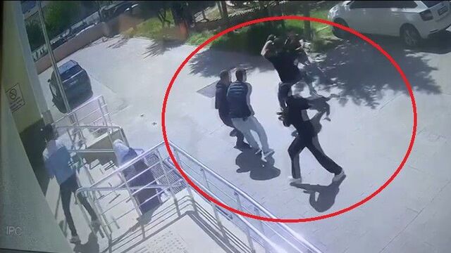Diyarbakır'da öğretmenini bıçaklayan lise öğrencisi tutuklandı anlatilaninotesi.com.tr/20240418/10829…