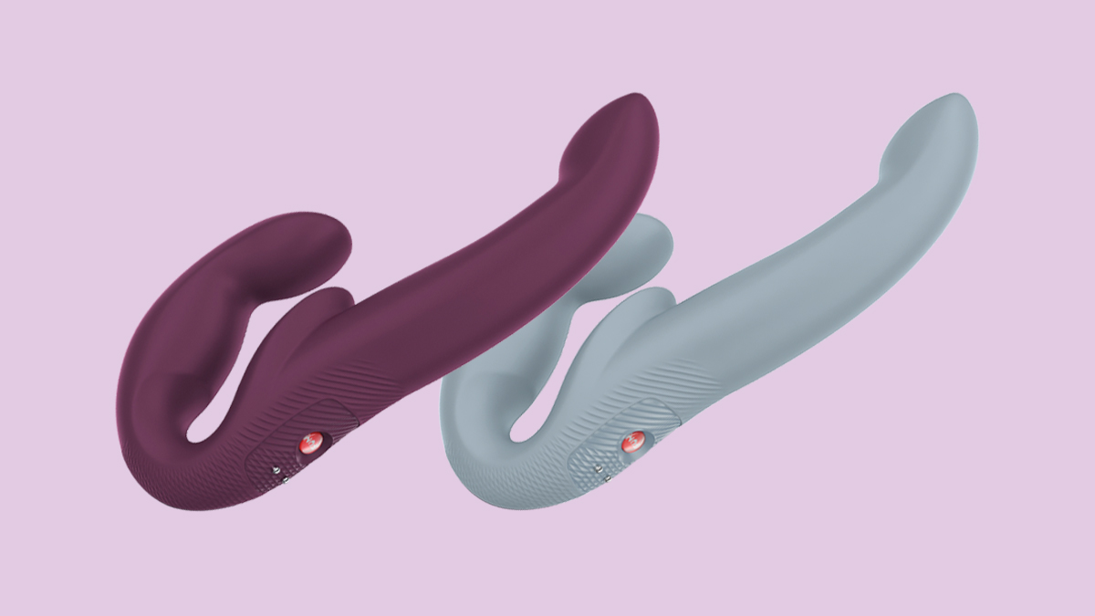 Our new-and-improved vibrating double dildo features the strongest motor on the market for any toy of its type. It’s also got a new, ergonomic shape that the body can hold, harness-free. Get updates on SHARE VIBE PRO 👇 us.funfactory.com/pages/share-vi…