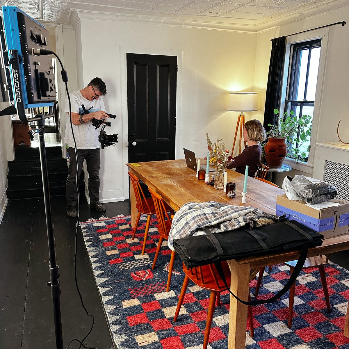 sproutvideo's tweet image. Take a peak behind the video production curtain 🎥 with these behind-the-scenes images of our April Fools&apos; video shenanigans. Watch the full video at bit.ly/4azpNqX!  

#BehindTheScenes #VideoProduction #AprilFools2024