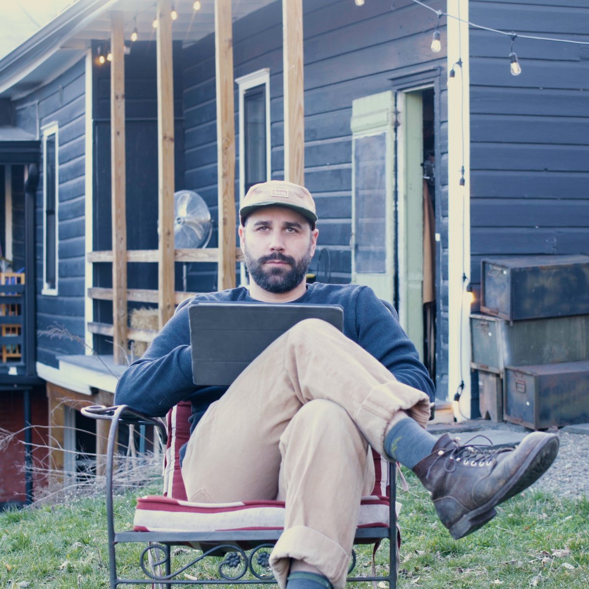 sproutvideo's tweet image. Take a peak behind the video production curtain 🎥 with these behind-the-scenes images of our April Fools&apos; video shenanigans. Watch the full video at bit.ly/4azpNqX!  

#BehindTheScenes #VideoProduction #AprilFools2024