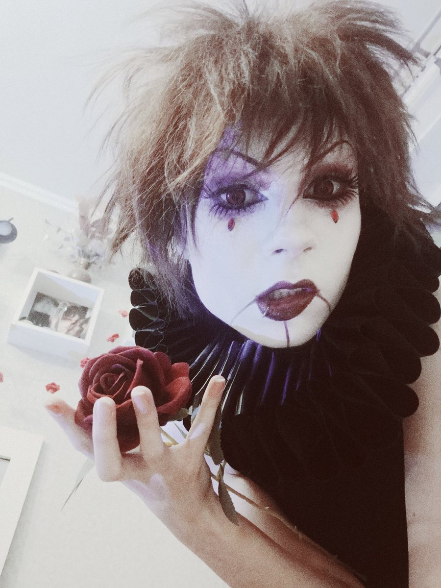 idk what the heck I'm doing but I was totally inspired by kozi mm era at 3 a.m.🥴

#vkei
#visualkei
#malicemizer