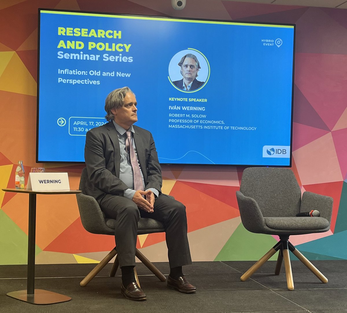 Fantastic presentation by @IvanWerning yesterday on old and new perspectives on inflation at the @the_IDB. It was a pleasure to host Ivan. His insights were very useful for policymakers from throughout Latin America and the Caribbean. Thank you Ivan.