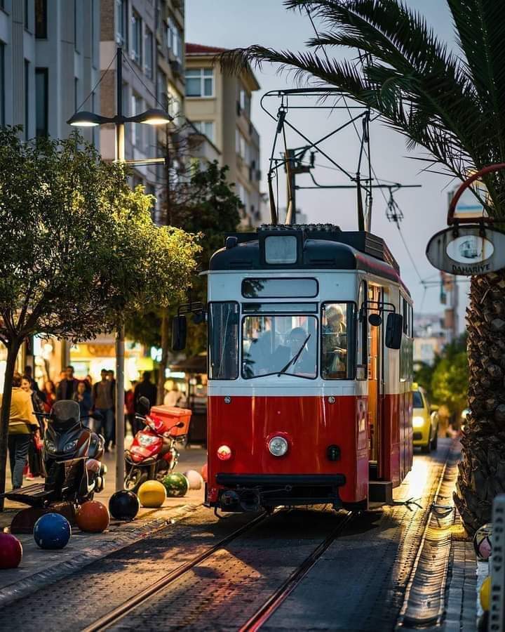 tarihenstitu's tweet photo. Kadıköy - Bahariye Caddesi https://t.co/yhXVmZuNvw
