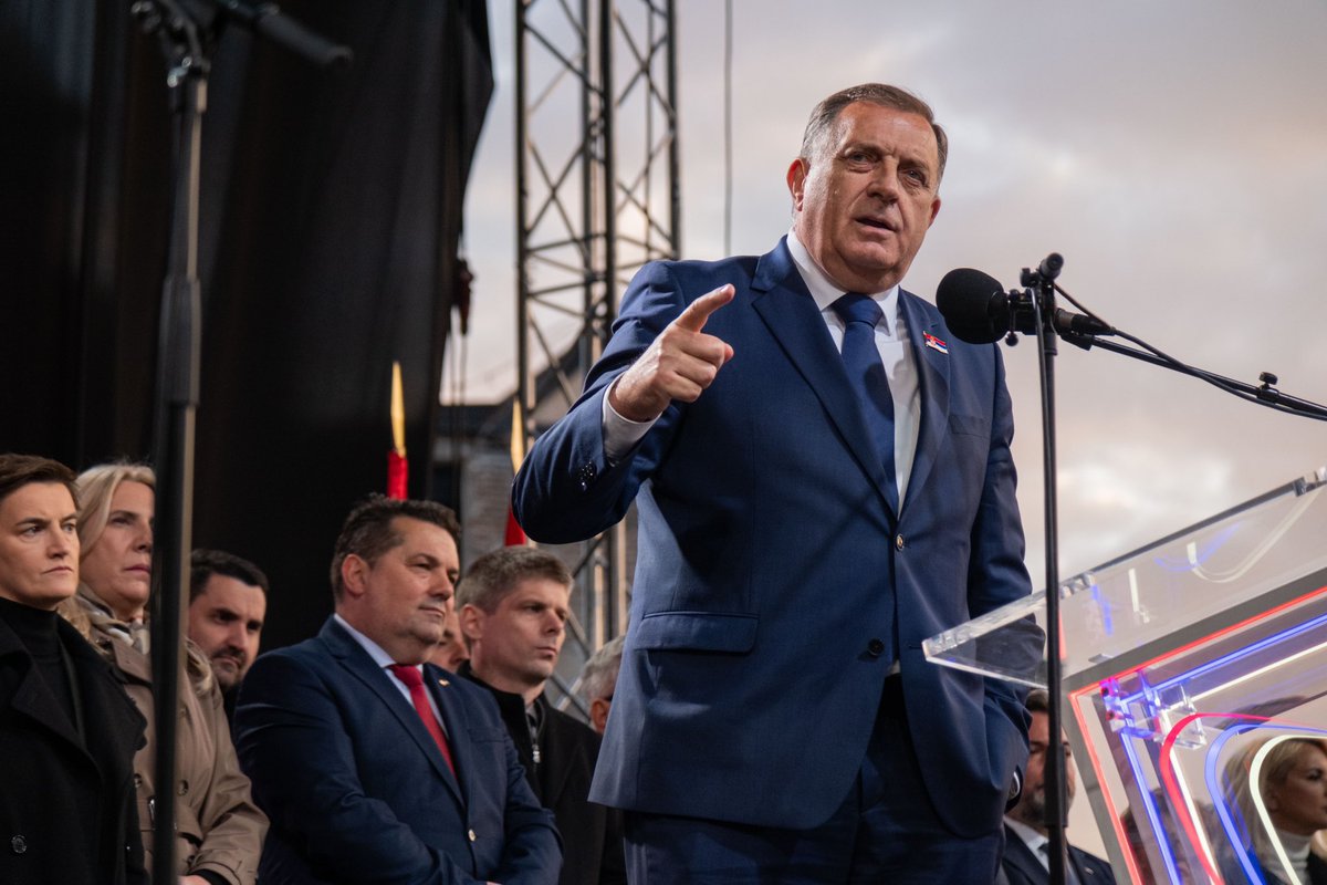 DevicPredrag's tweet photo. Републико Српска мајко наша нека те чува Бог.
Земљо мала срца великог ❤️💙🤍 https://t.co/nMiB30fgiH