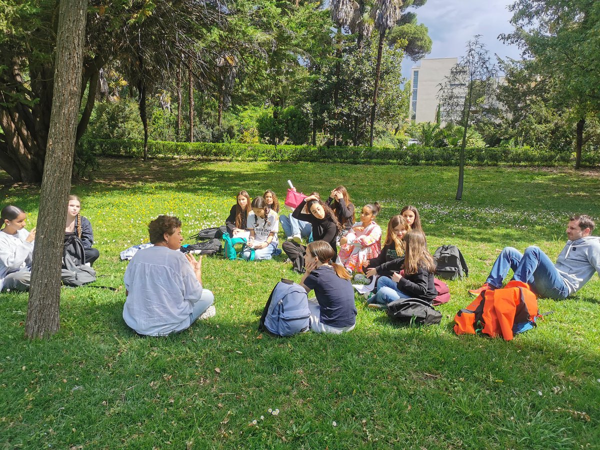 JosephVernier's tweet photo. Dans le cadre du parcours avenir, nos 27 ambassadeurs de 4ème ont participé au rallye des métiers organisé par Alter Égaux.
Sillonner la ville de Nice pour découvrir des métiers et lutter contre les stéréotypes de genre
@AlpesMaritimes
@ClgPortLympia
@descamps_amelie https://t.co/cvTuncGbA7