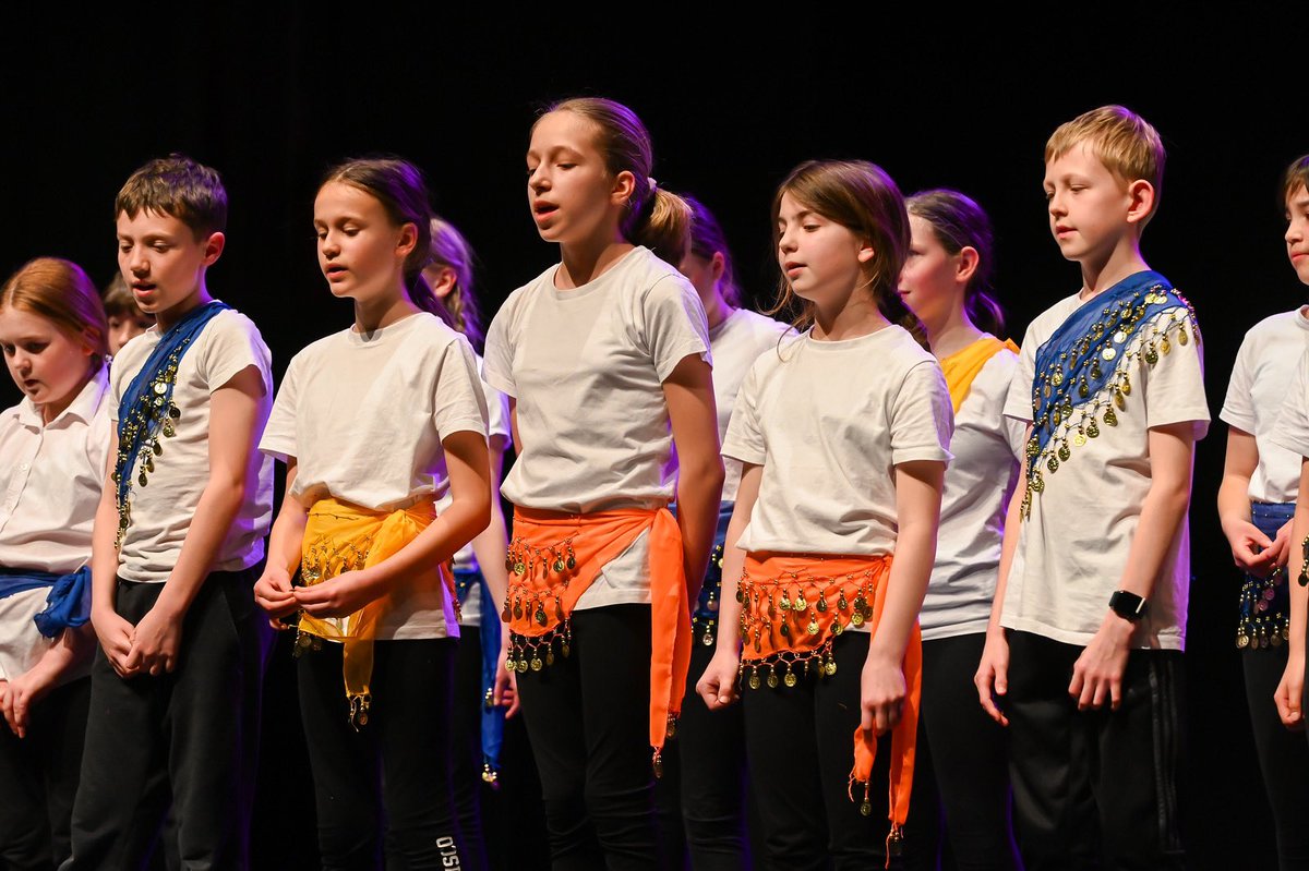 A group of Y6 pupils had an amazing time taking part in the @WarringtonPAN concert. They sang and danced alongside schools from across Warrington to deliver an incredible performance.