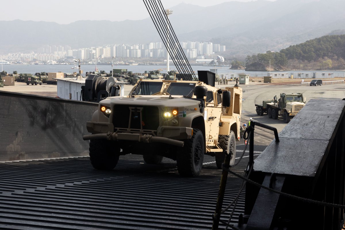 PacificMarines's tweet photo. Operational Logistics Across III MEF
@USMarines photos by Sgt. Jacqueline C. Parsons, Lance Cpl. Aaliyah Hunt, and Lance Cpl. Jose Villasenor
#FreeAndOpenIndoPacific #OperationalLogistics #AcrossIIIMEF #WarriorSheild24 #DisplacedWarrior #MALS24 https://t.co/UaFsMOQvXl