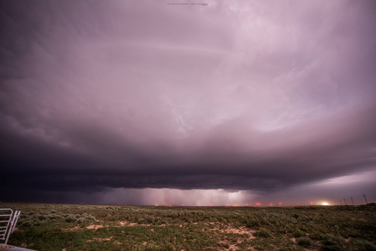 Waiting for the perfect bolt...... And that's not where I meant Sky LOL. When 11pm turns in 11am.... At least the clouds were pretty. #txwx #tornado @StormHour @GirlsWhoChase #wxtwitter #lightning @CanonUSAimaging #PhotoOfTheDay #supercell