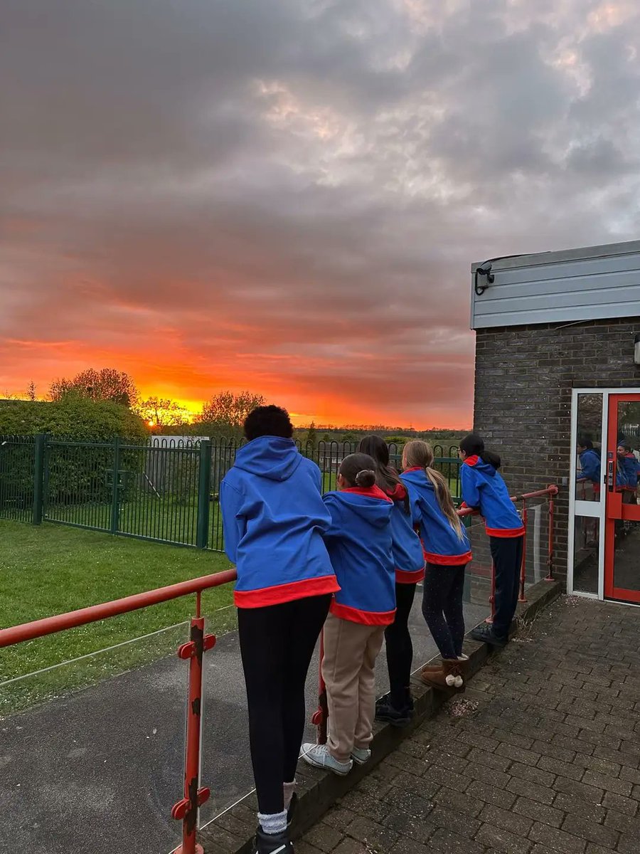 A glorious sunset for 1st Sundon Guides