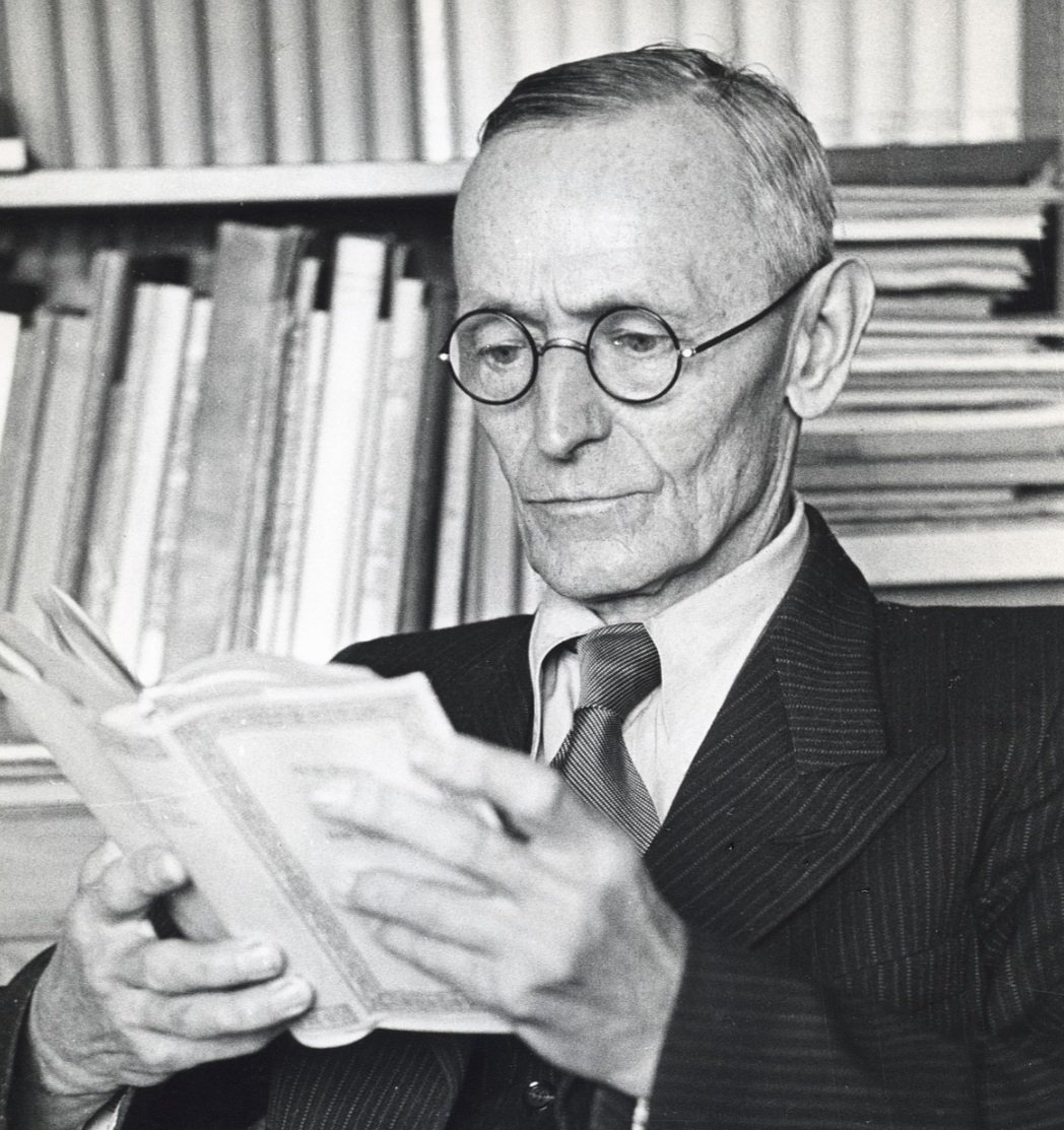 'Aprenda a tomar en serio solo aquello digno de tomarse en serio, ¡y ríase usted de todo lo demás!' -Hermann Hesse