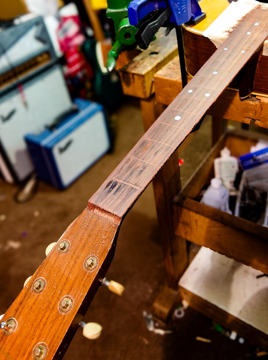 Still leveling up a Martin Shenandoah fingerboard that was warped and had a lot of wear and needed refretted. It's a 1987 and actually is a nice guitar,but this guitar  has seen a lot of abuse. 
#Luthier #Martinguitar #accousticguitar