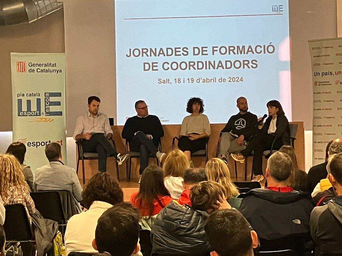 🤸‍♀️🏸🚣‍♀️Avui i demà #Salt és la seu de la 19enes Jornades de Formació de Coordinadors del Pla Català de l'Esport a l'Escola
▶️Aquest vespre hem donat la benvinguda als 90 coordinadors que participen a la trobada del programa del Consell Català de l'Esport
<a href="/esportcat/">Esports</a> #ViuSalt