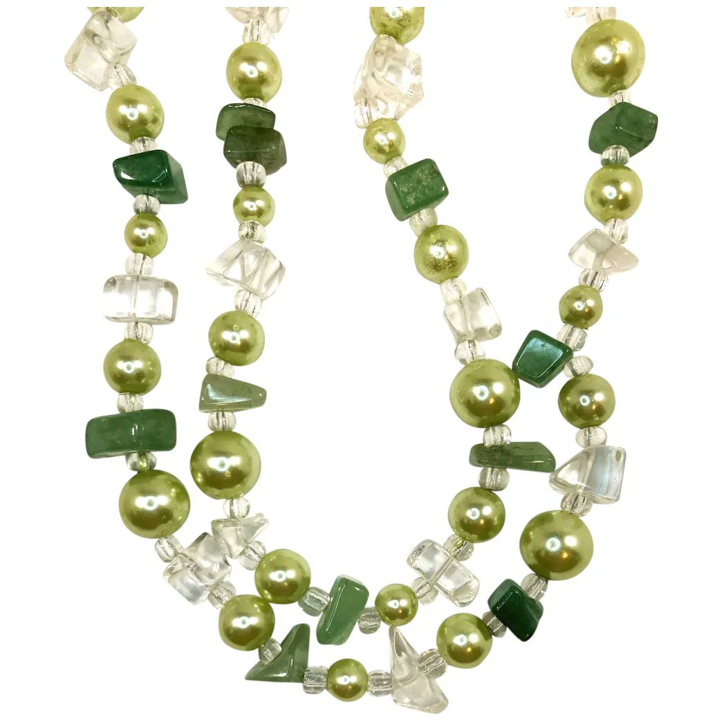 Long Single Strand Green Clear Imitation Pearls Stone Glass Beaded Necklace
#rubylane #vintage #retro #jewelry #necklace #stones #giftideas #jewelryaddict #vintagebeginshere #givevintage #mothersday2024
rubylane.com/item/136230-E1…