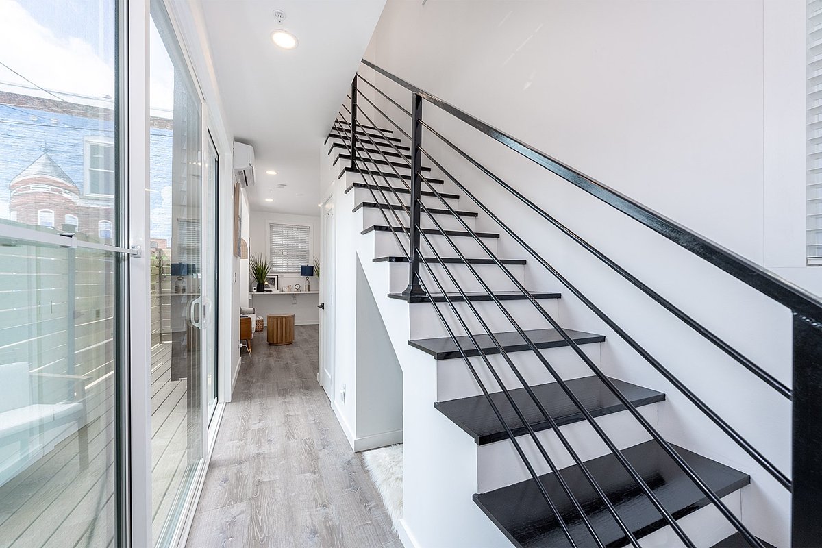 🗣️ SKINNY HOUUUUUUUUUUUUUUUUUUUSE (pt 2) Currently listed for only $599,900 in Washington, DC