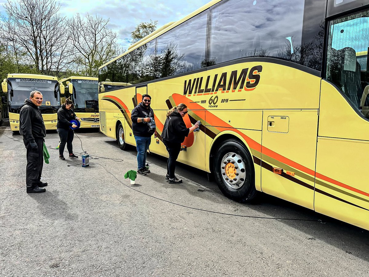 It’s not just the new vehicles of the fleet that get the love and attention. This #mercedestourismo is 14 years old and look how good it looks 😍

This is thanks to our hard working staff who spend days like day hand polishing our vehicles. 

#teamwiliams #coachhire