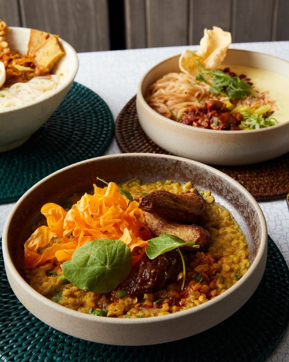 🍽️ Who else is keen for a Thursday treat! Pop into Lahpet London's only food destination for authentic Burmese cuisine. From classic dishes to fusion cocktails, it's a journey to Myanmar right in the heart of Convent Garden 🤤