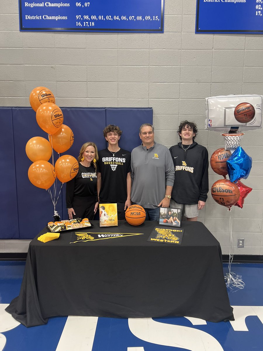 Signing day💛🖤