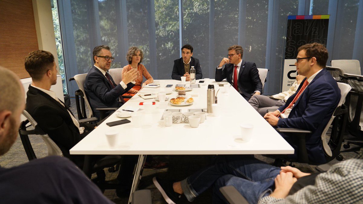 🤝 Desde @catalonia_arg nos pusieron en conocimiento de sus acciones en el área de inteligencia artificial, New Space y derechos, y se pusieron a disposición para entablar futuros trabajos en conjunto.