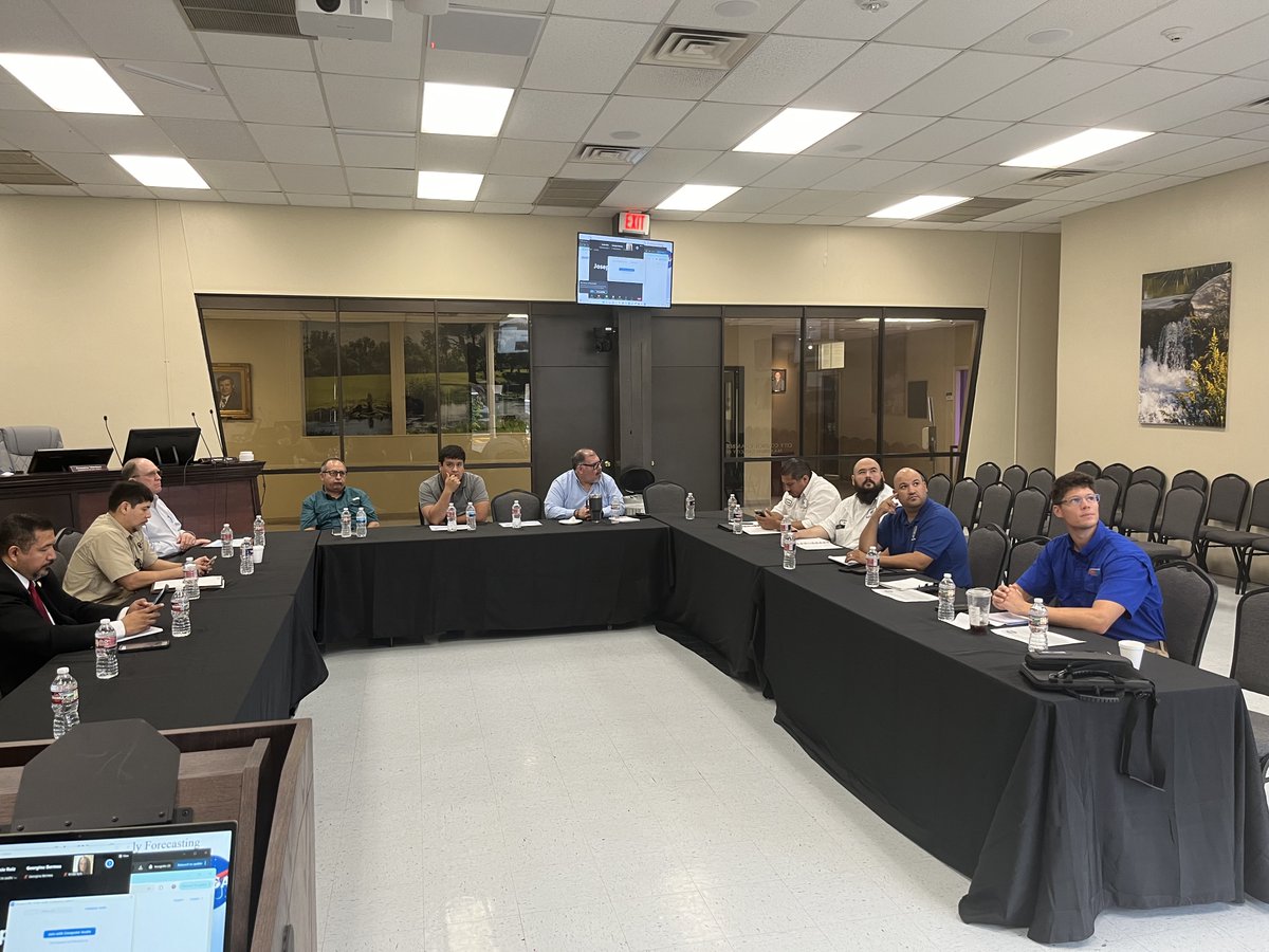 Hydrologists from the @usibwc participated in a workshop in Del Rio TX looking at the #water supply forecasting needs of Rio Grande basin stakeholders. We are working to bring reliability and predictability to water deliveries. ibwc.gov