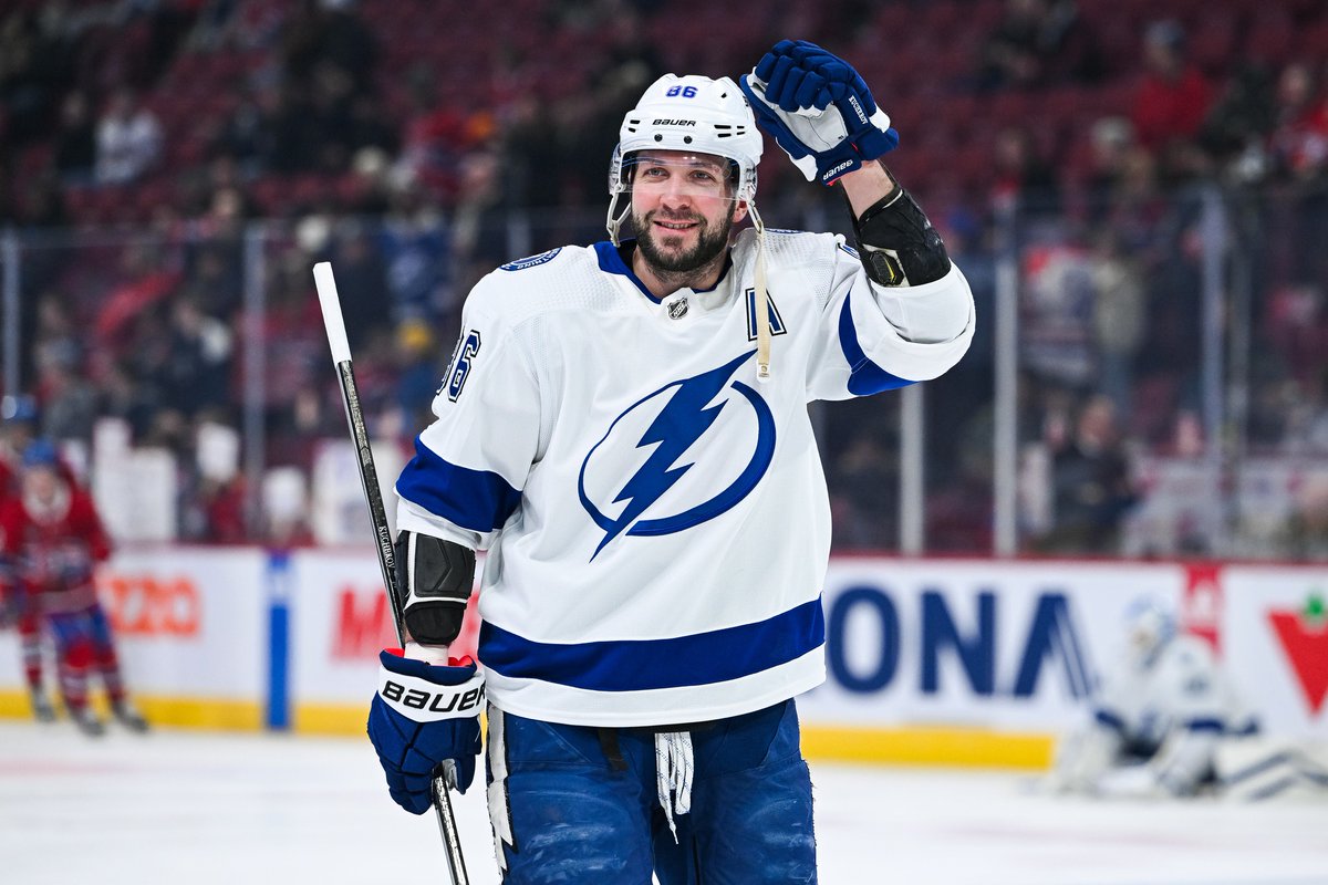 2023-2024 Points Leaders: 144 - Nikita Kucherov 138 - Nathan MacKinnon 132 - Connor McDavid 120 - Artemi Panarin 110 - David Pastrňák hockey-reference.com/leagues/NHL_20…