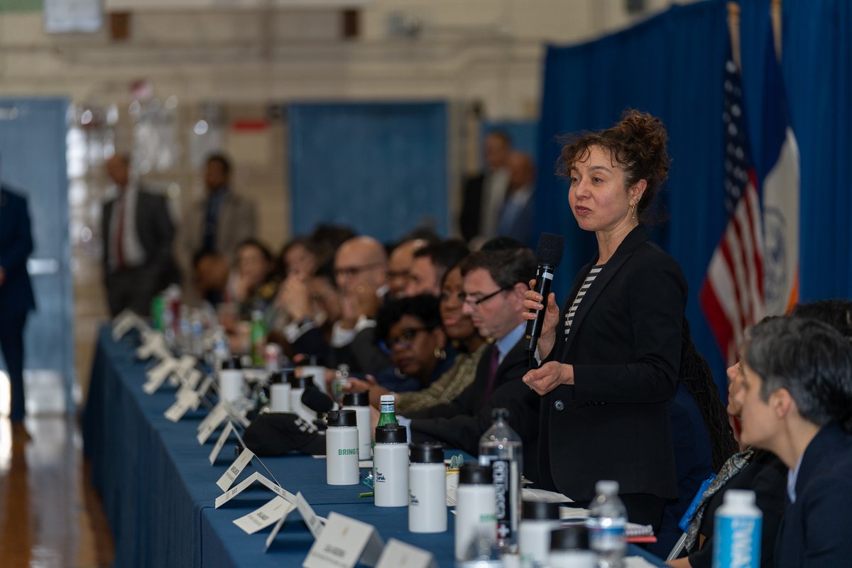 nycgov's tweet image. Great to hear from New Yorkers of all ages last night in the Bronx for our latest Community Conversation town hall.

@NYCMayor and his #GetStuffDone team answered questions from this community about what we&apos;re doing right now and what more we can do to make our city better.