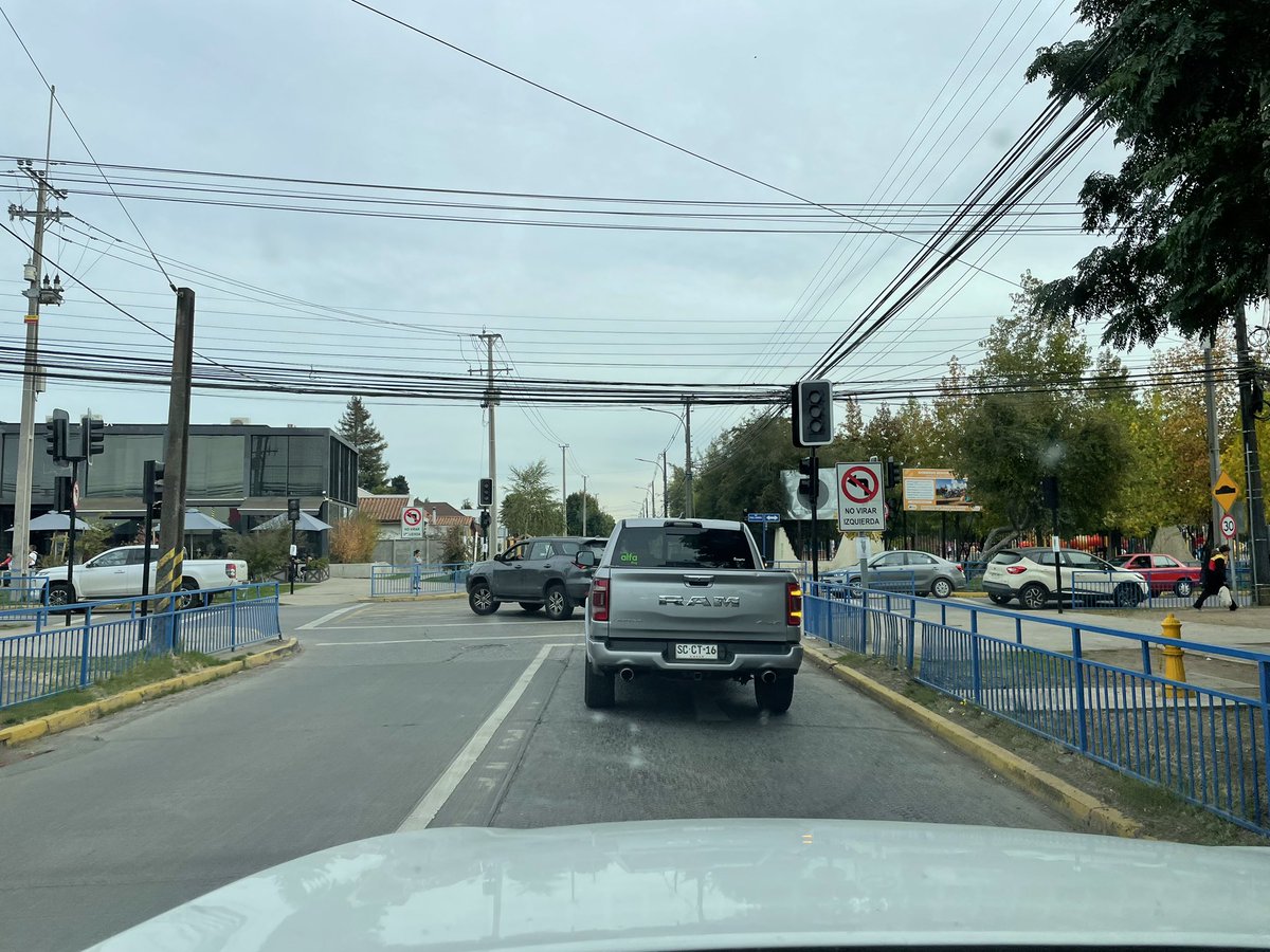 Semáforo apagado <a href="/muni_chillan/">MunicipalidadChillán</a> Paul Harris esq. Flores Millan <a href="/ChillanOnline/">ChillanOnline</a>