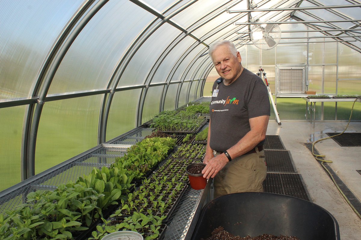 CommHospAnd's tweet image. Happy #VolunteerMonth! Retired optometrist Jim Daugherty fills his free time by volunteering at the Community Farm at Community Hospital Anderson. He&apos;s volunteered for 4 years to help with planting, weeding and harvesting! Thank you, Jim for this wonderful act of service.