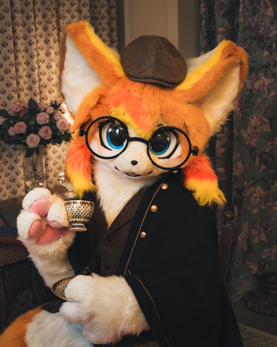 ☕️ #FursuitEveryday #Amber_fox