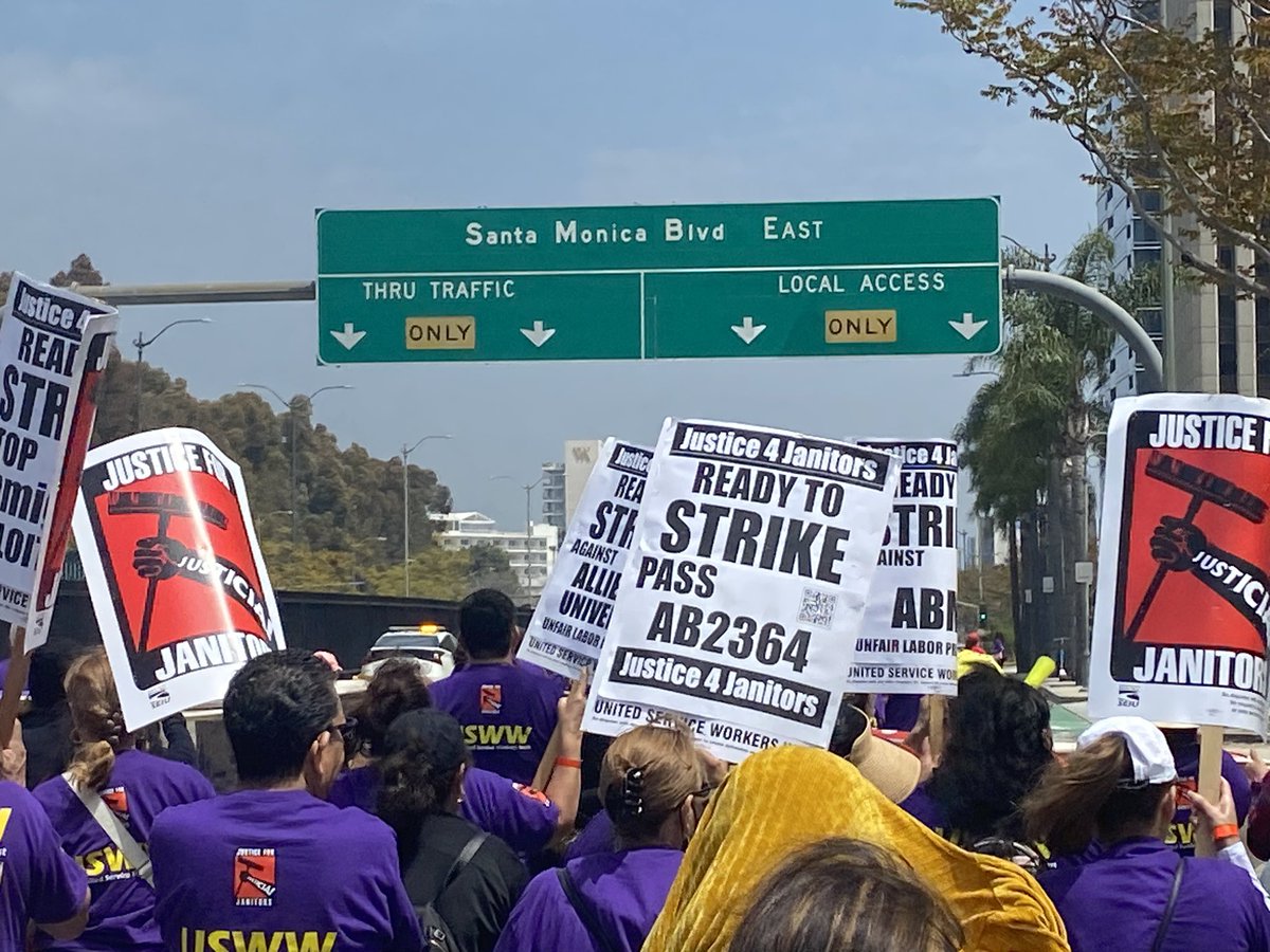 Las calles (y carreteras) son nuestras 🧹✊🏿✊🏽✊🏻 #justiceforjanitors