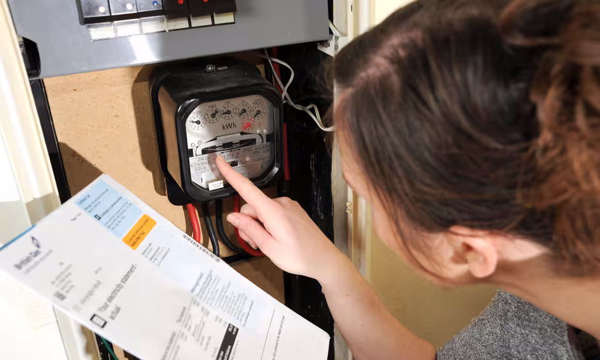 #NWalesHour 
Awr Gogledd Cymru

Important #EnergyEfficiency information supplied by @LitegreenCIC 

📢New price cap effective April 1st! 

💡Providing your meter readings to your provider ensures accurate #energybills, preventing overpayment when lower prices are available.…