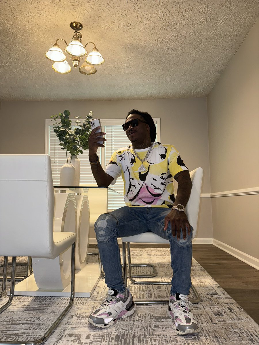 Turn your day around! Positive Vibez sent out to the people! 🦁🏁