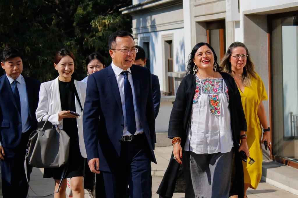 Un gusto recibir al CEO de la compañía china @Honorglobal George Zhao en la Casa del Pueblo de México y las Culturas del Mundo @CC_LosPinos
A nombre de cientos de semillas creativas de este país: gracias