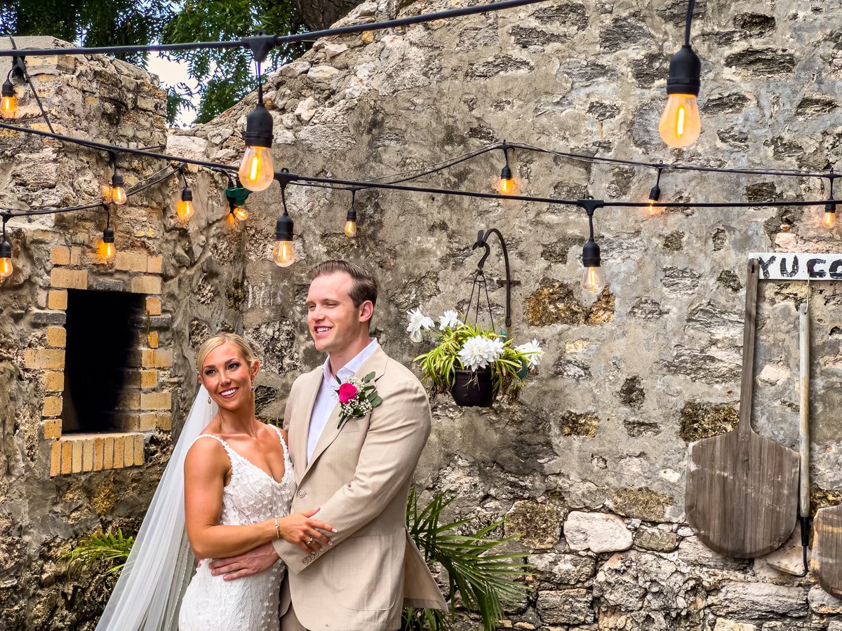 We always love seeing our alums get together post-graduation…especially when it’s to celebrate a wedding 🤵‍♂️ 💍 👰! Congratulations to Matt Rohlfing (‘21), and his wife Kelley, who celebrated with fellow alums Holly Caten (‘21), Rich Hubbell (‘21), and Betty Yang (‘20).