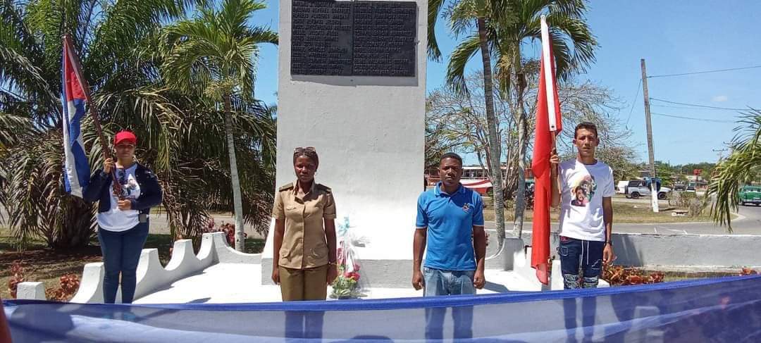 'Honor a quien honor merece' Los jóvenes matanceros rinden merecido homenaje a los mártires caídos en Playa Girón en ocasión de conmemorarse el Aniversario 63 de la Victoria de Playa Girón #GirónVictorioso #UJCdeCuba #MatancerosEnVictoria #UJCMatanzas