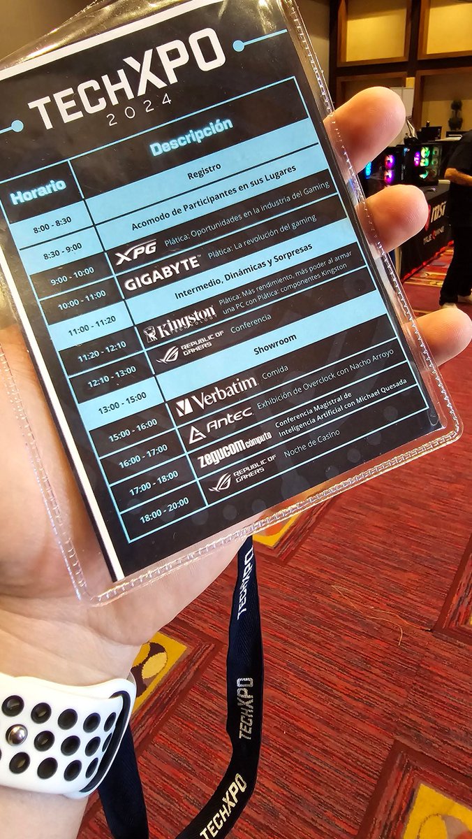 Ya listos para dar mi charla sobre Inteligencia Artificial! Hay MUCHÍSIMA gente ya llegando 🥳🥳🥳🥳🥳 Estoy en Aguas Calientes México y muy agradecido con Zegucom Computo por la invitación! #techxpo2024