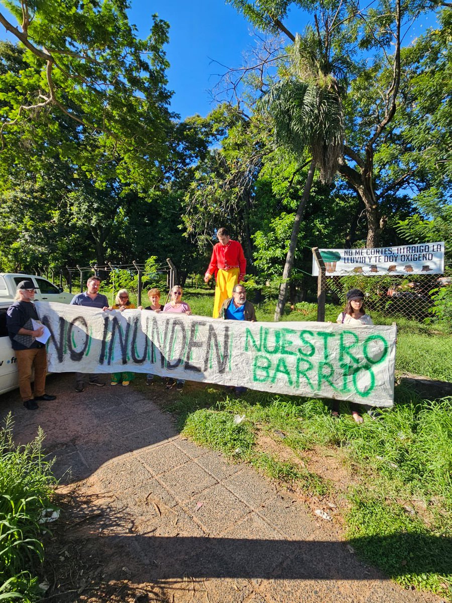 680CARITAS's tweet photo. 🔴 #AHORA

👉🏻 Vecinos del barrio San Vicente presentarán un amparo judicial para frenar la tala de árboles en el área verde ubicada sobre la Av. Félix Bogado, casi 21 Proyectadas. Conocido como "Bosque San Vicente".

👉🏻 En el sitio se querría construir un supermercado.

📻#680AM https://t.co/NfXR5vRRH6