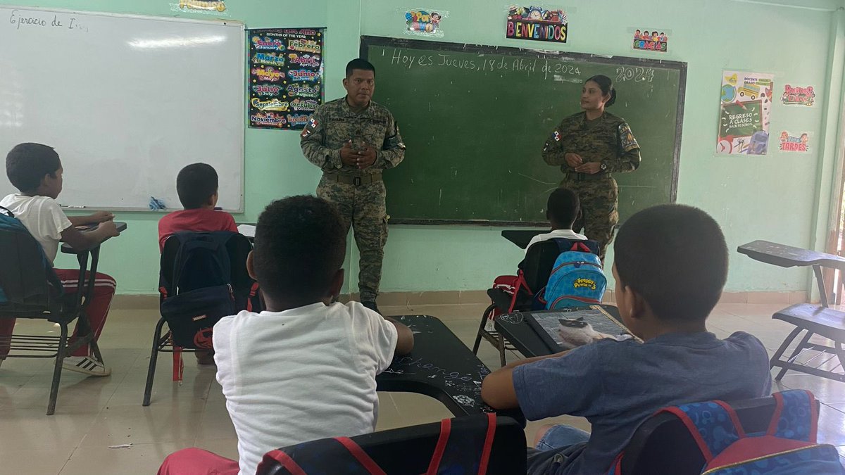 Desde el Batallón Fluvial Sambú, llevamos a cabo charlas sobre valores con los estudiantes de la Escuela Mogocenega, con la finalidad de fortalecer los lazos laborales mancomunadamente con la población estudiantil.🚸