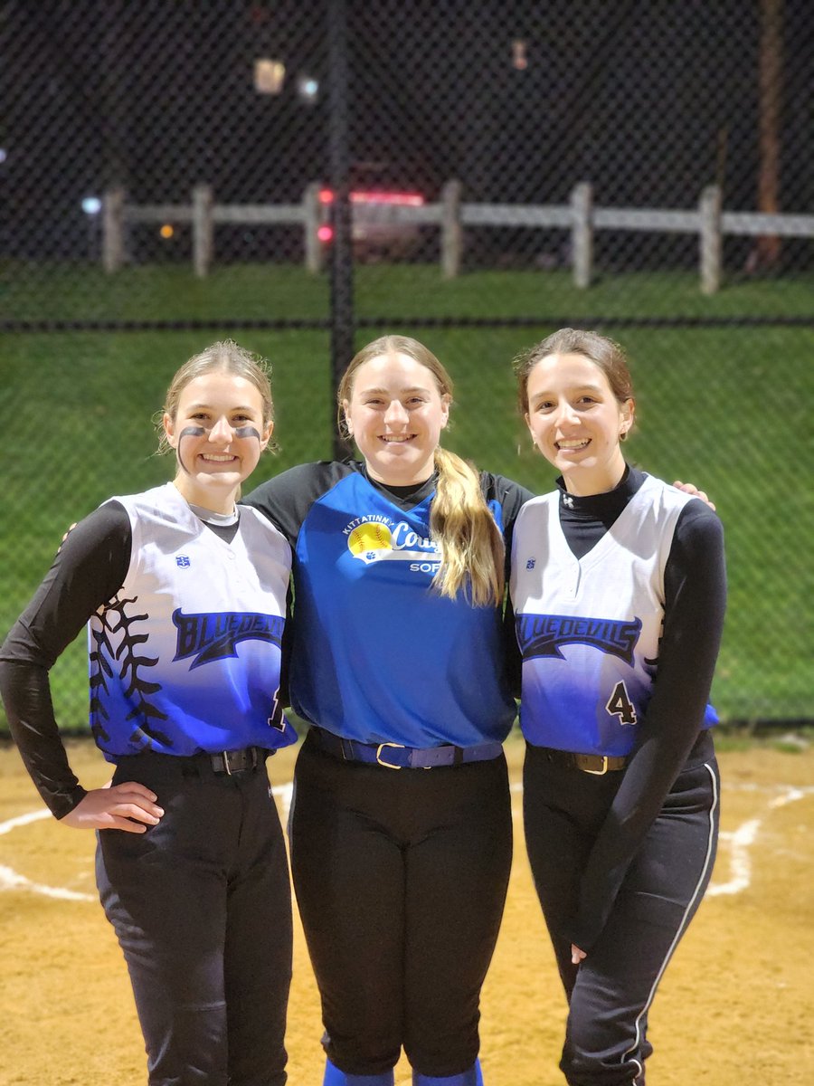 I got to play against my @CyclonesNj  teammates last night in travel ball. Had a blast playing against and routing for them all at the same time. I sure do love my girls!!! All 3 of us did really well.
#lovemyteam