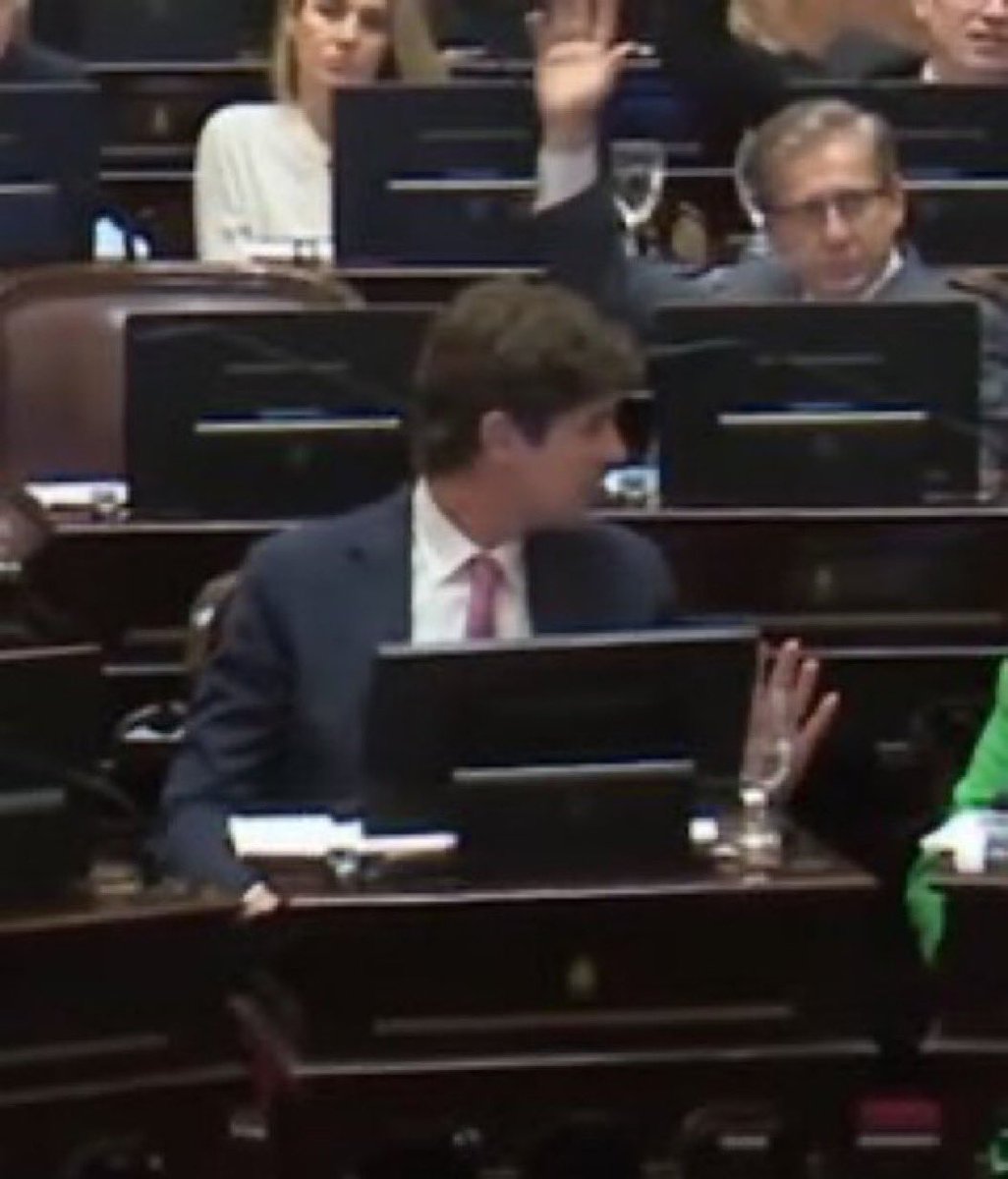 Martín Buscaglia tweet media