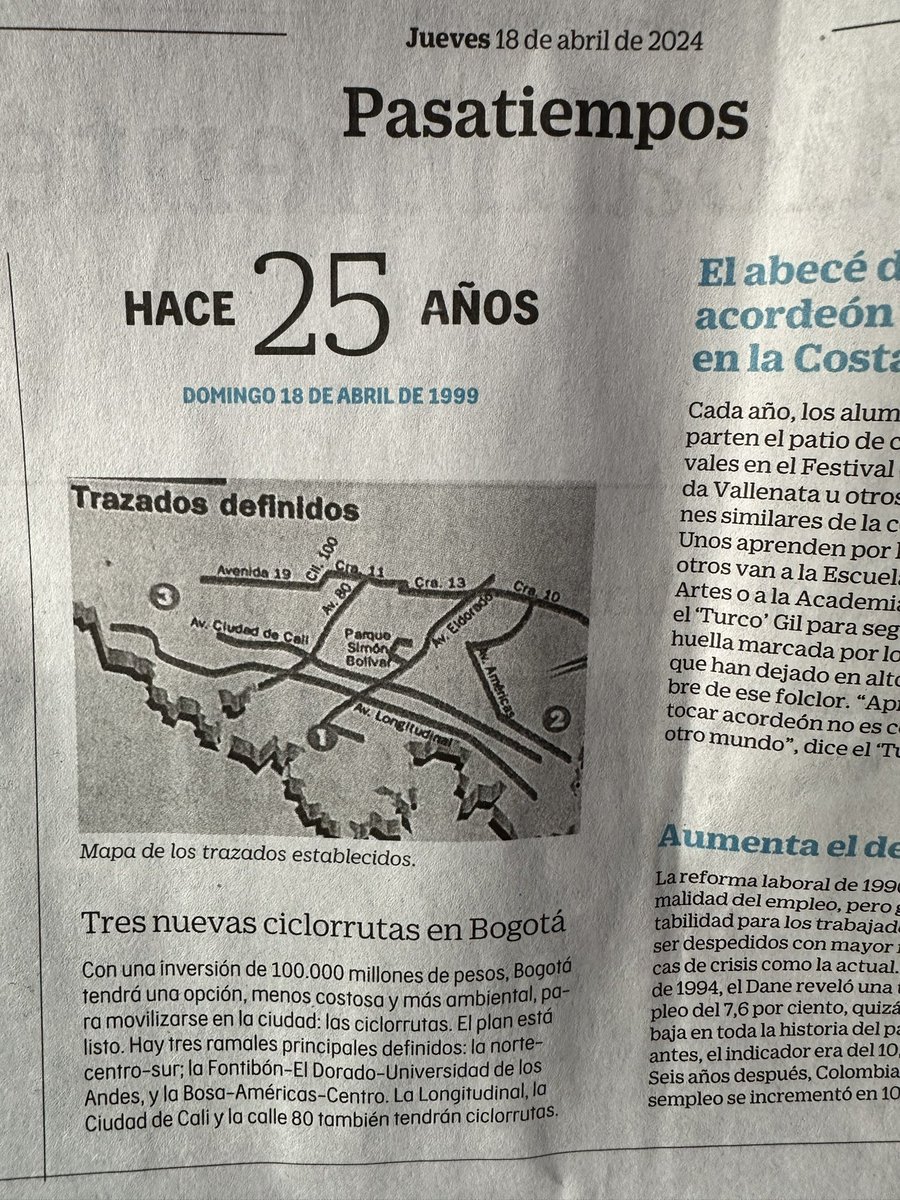 EnriquePenalosa's tweet photo. Cuando comenzamos a hacer ciclorrutas (en mi primera alcaldía hicimos más de 200 kms) no había ciclorrutas ni en París, ni NY, ni Barcelona...mucho menos en América Latina. Solo había en Holanda y Dinamarca. Nos tocó hasta inventar el nombre "ciclorruta", para diferenciarlas de la Ciclovía que ya se hacía los domingos. También hicimos proyectos espectaculares de clase mundial, como el parque lineal del Juan Amarillo del parque del Virrey (que también hicimos) al parque de La Florida en Cota, y la Alameda Porvenir de Fontibón a Soacha con un brazo a Banderas, pasando por la Biblioteca Tintal (que también hicimos).