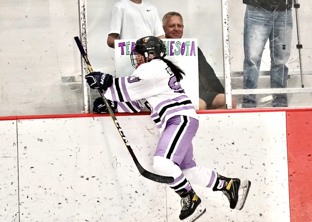 Team_MN_Girls's tweet photo. Cowgirl Shootout

FINAL: Team MN Purple > Northstar Elite (3-1) 

Three-goal start leads to 3-1 win for Purple over plucky Northstar Elite 

Team MN Purple will enter Friday with a 1-0 record and will face the Junior Bruins at 8:30 AM &amp; Western Selects at 6:00 PM https://t.co/BVUyrpJKWI