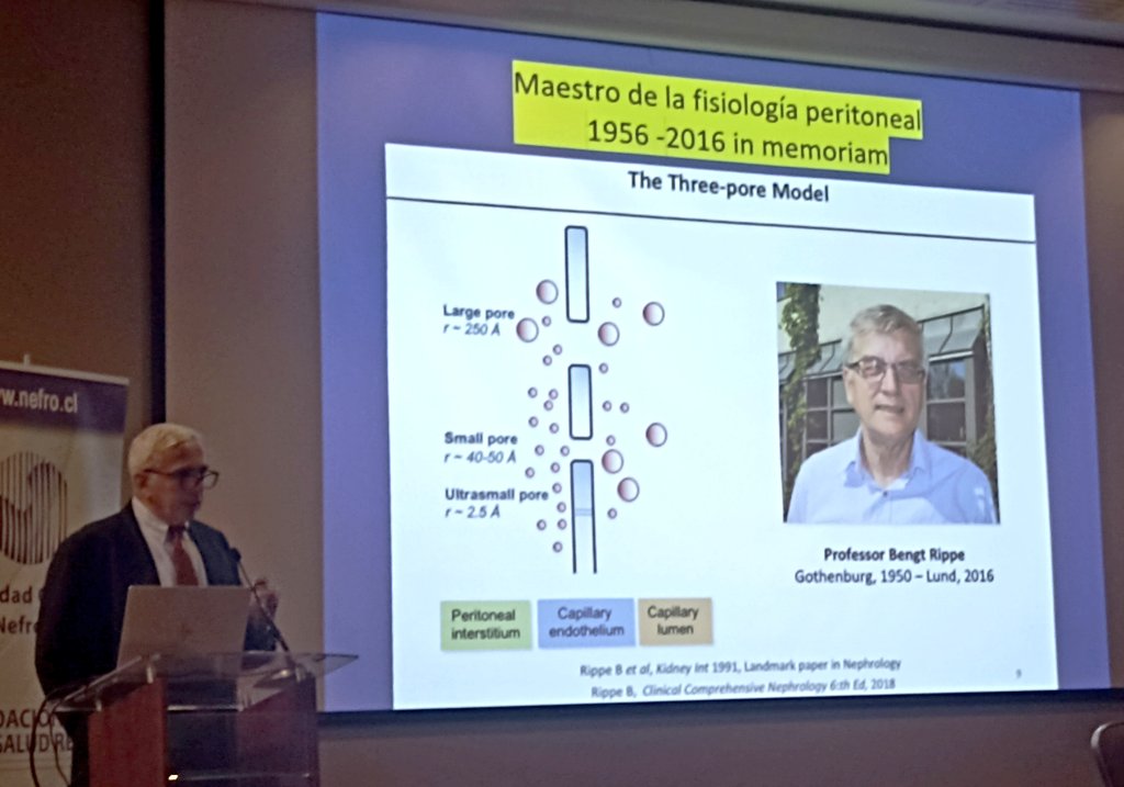 Prof. Javier de Arteaga talks at the @nefrocl course on #PeritonealDialysis: how the peritoneal membrane works, and how to preserve its function during the PD treatment.