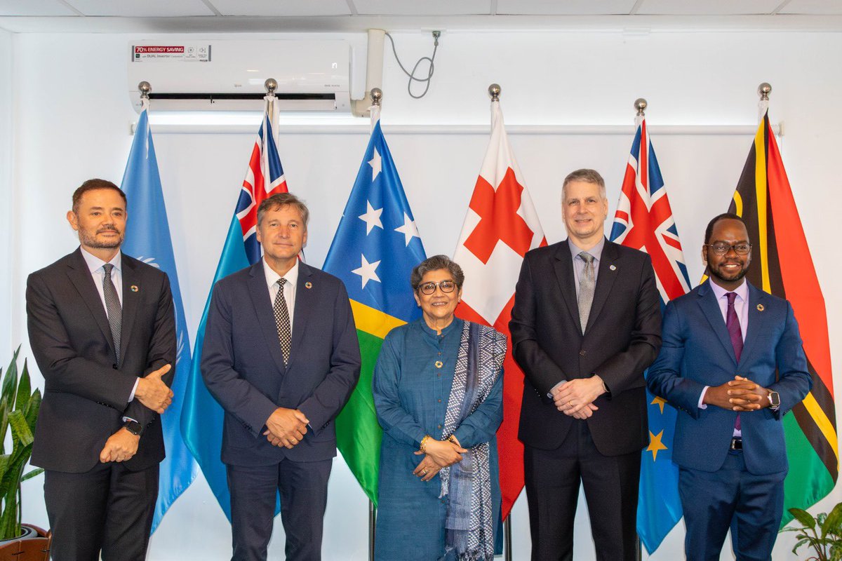 Excellent meeting with UNRCs @DirkWagenerUN,@JaapVanHierden, @thembakalua & @HowardUNPNG. Very pleased to see strong UN support for #PacificIslands as we approach #SIDS4.@UNOHRLLS looks forward to working together to strengthen this support in the implementation of the #SIDS PoA.