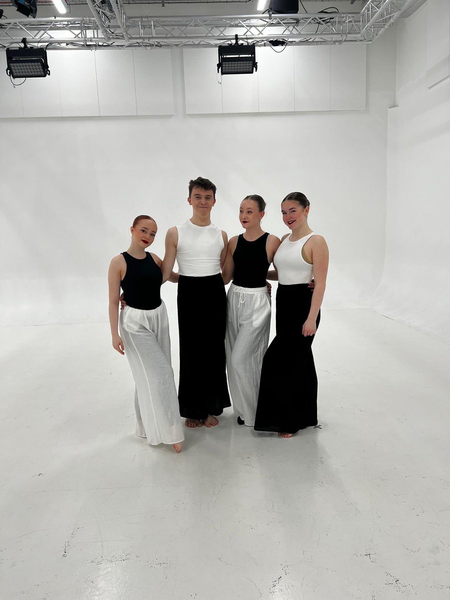 EvaThorny's tweet photo. Dancing for Year 2’s Alevel choreography exams ✅ https://t.co/ZArVqkXj77
